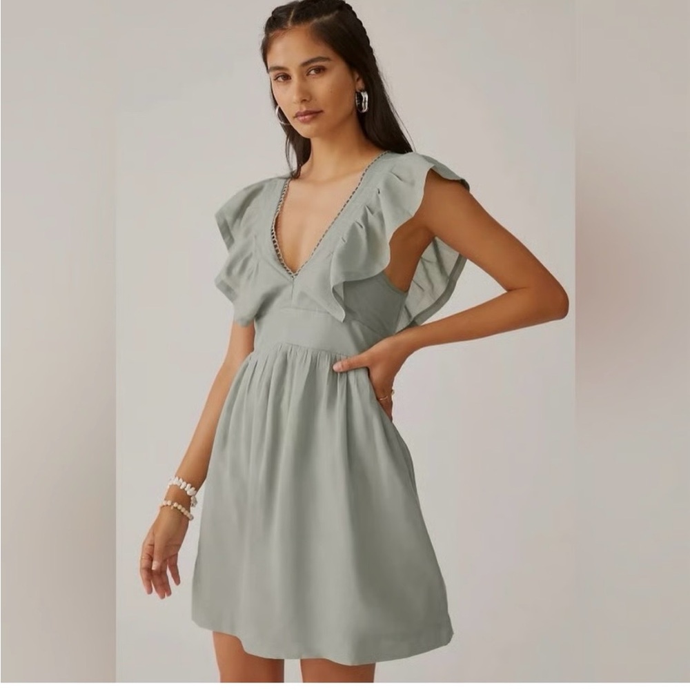 Anthropologie 

NWT Anthropologie V-Neck
Tassel Sage Green Mini Dre...